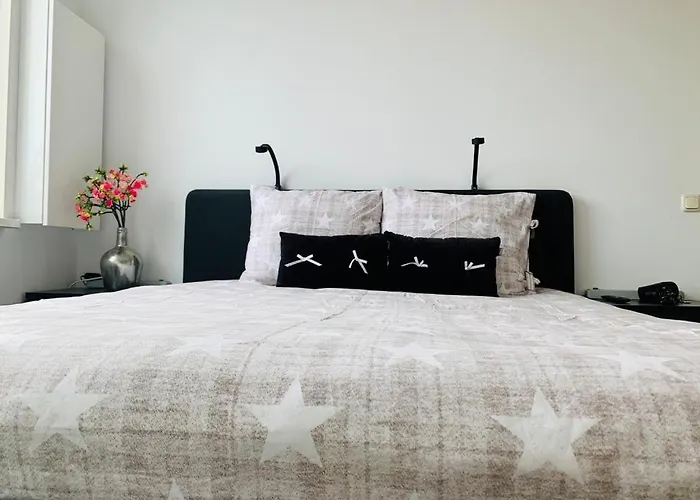 Home Inn Zandvoort The First Floor, 4 Persons, 2 Bedrooms, Free Parking